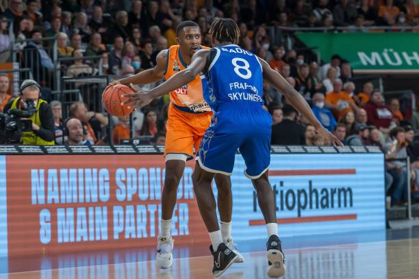 鲁莽的飞铲 鲁莽的飞铲