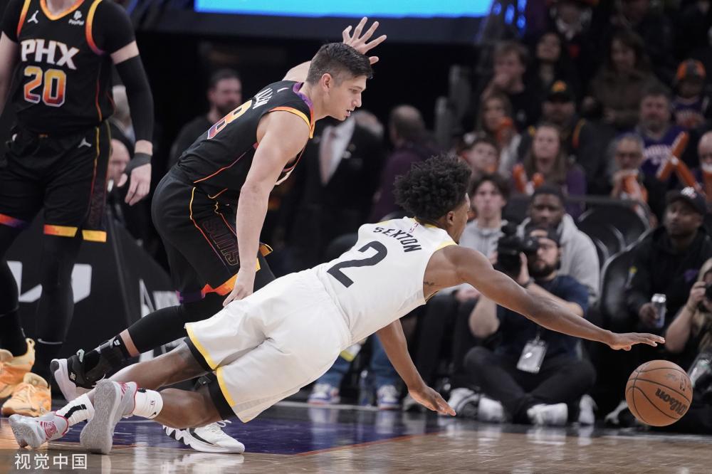 [CBA]张宁持球加速突破 右手挑篮绝杀对手.